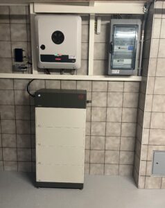 Fronius Wechselrichter und Batteriespeicher BYD Ansicht Heizraum